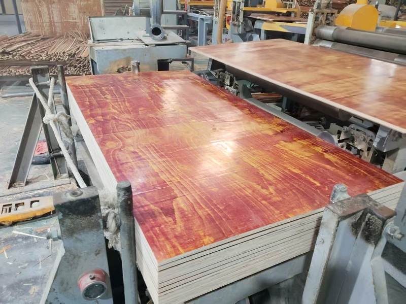 為何南方客戶偏愛扎根廣西采購(gòu)建筑模板插圖